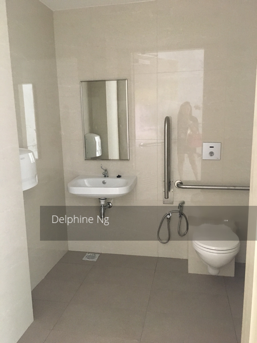 NeWest (D5), Retail #155952332
